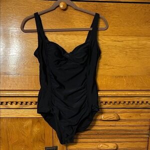 Merona Retro Glam Classic Black Twist Front Ruched One Piece Swimsuit Padded‎
